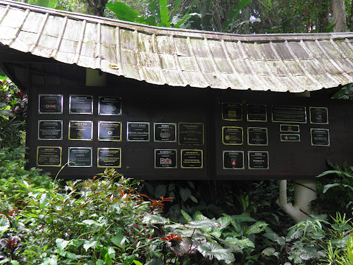 plaques of appreciation for those who adopt Philippine Eagles